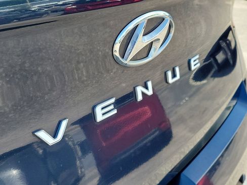 Used 2020 Hyundai Venue FWD image 5