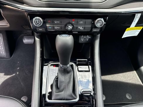 New 2026 Jeep Compass Latitude AWD/4WD image 24