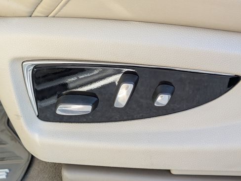 Used 2018 Cadillac Escalade Luxury image 13