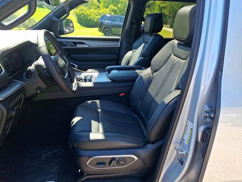 New 2025 Jeep Wagoneer Series II image 9