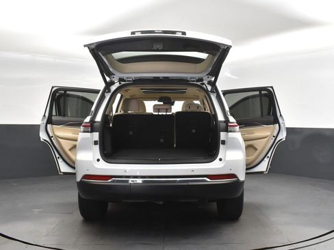 Used 2022 Jeep Grand Cherokee Limited image 54