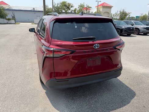 Used 2022 Toyota Sienna LE FWD image 6