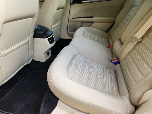 Used 2016 Ford Fusion SE image 22
