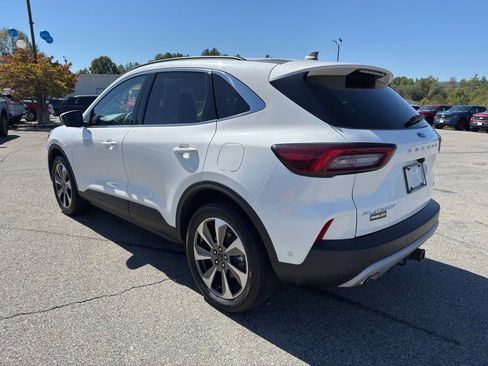 Used 2023 Ford Escape Platinum w/ Premium Technology Package image 3