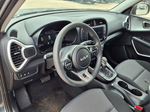Used 2025 Kia Soul LX FWD image 11