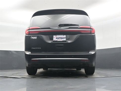 Used 2024 Chrysler Pacifica Touring-L image 40