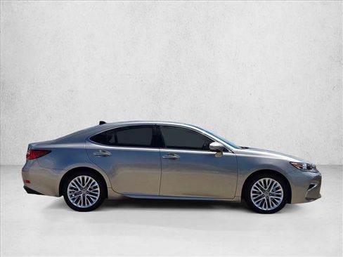 Used 2018 Lexus ES 350 w/ Ultra Luxury Package FWD image 4