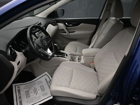 Used 2022 Nissan Rogue Sport SV w/ Technology Package image 11