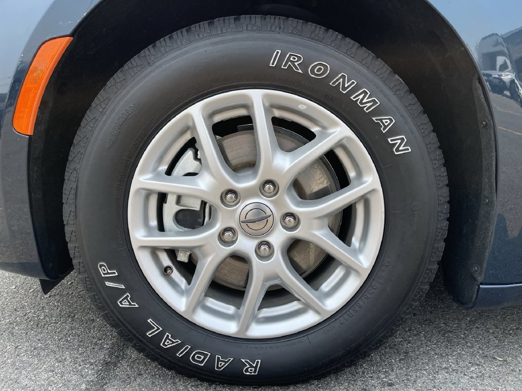 Used 2023 Chrysler Pacifica Touring-L FWD image 43