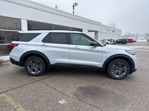 New 2026 Ford Explorer Active w/ Active Comfort Package image 2