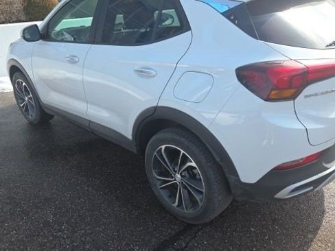 Used 2021 Buick Encore GX Select image 2