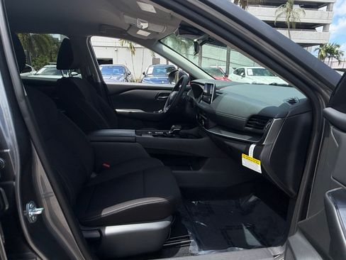 Used 2025 Nissan Rogue S FWD image 16