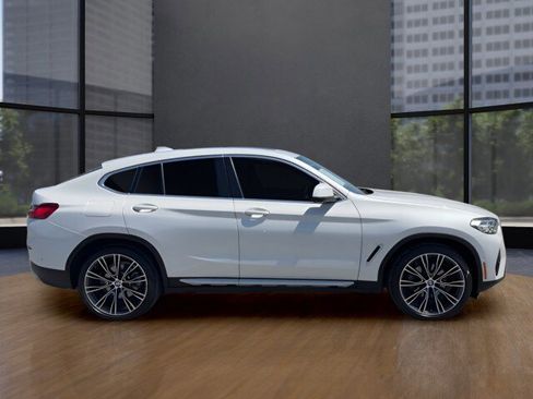 Used 2025 BMW X4 xDrive30i w/ Convenience Package AWD/4WD image 4