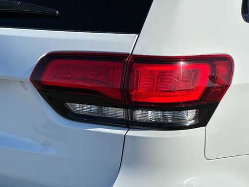 Used 2021 Jeep Grand Cherokee Laredo X image 26