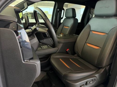 Used 2025 GMC Sierra 2500 AT4 w/ AT4 Premium Plus Package AWD/4WD image 12
