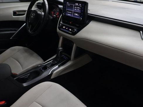 Used 2022 Toyota Corolla Cross LE image 11
