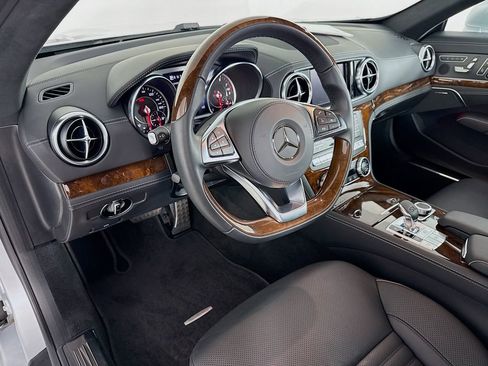 Used 2018 Mercedes-Benz SL 550 image 4