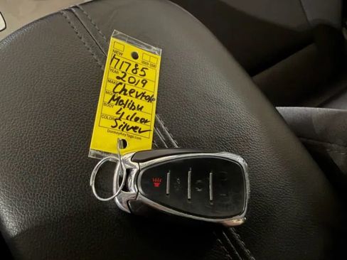 Used 2019 Chevrolet Malibu LT FWD image 19