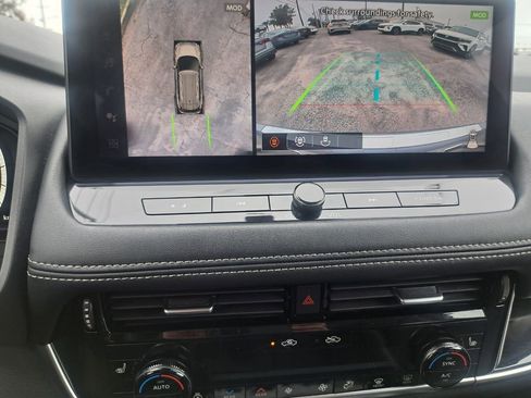 Used 2024 Nissan Rogue SL w/ SL Premium Package image 11