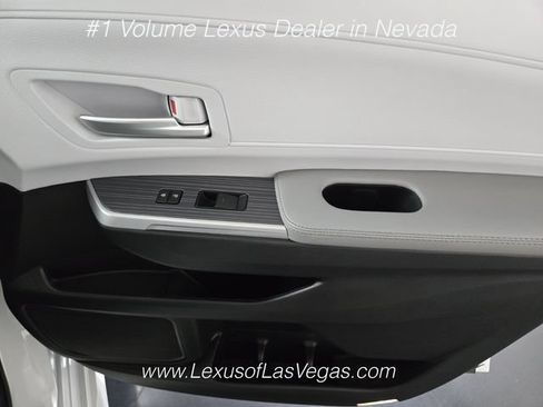 Used 2026 Toyota Sienna XLE FWD image 23