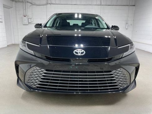 Used 2026 Toyota Camry XLE AWD/4WD image 2