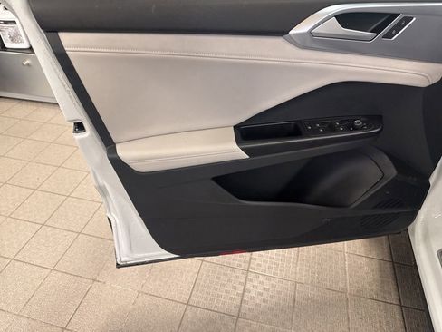 Used 2025 Volkswagen Taos SE image 20