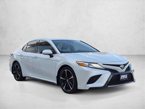 Used 2020 Toyota Camry XSE FWD image 3