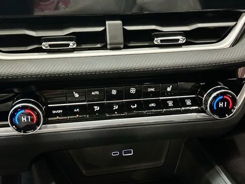 New 2026 Chevrolet Equinox LT w/ Convenience Package II image 17