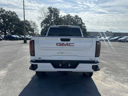 Used 2024 GMC Sierra 2500 AT4 w/ AT4 Premium Plus Package image 8