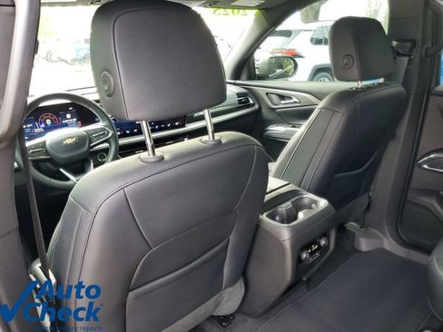 Certified 2025 Chevrolet Traverse LT FWD image 14