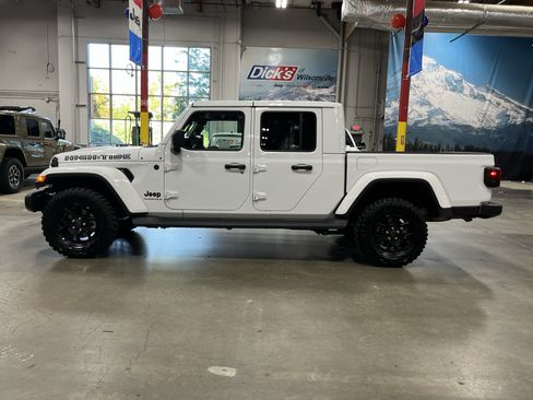 Certified 2025 Jeep Gladiator Sport AWD/4WD image 2