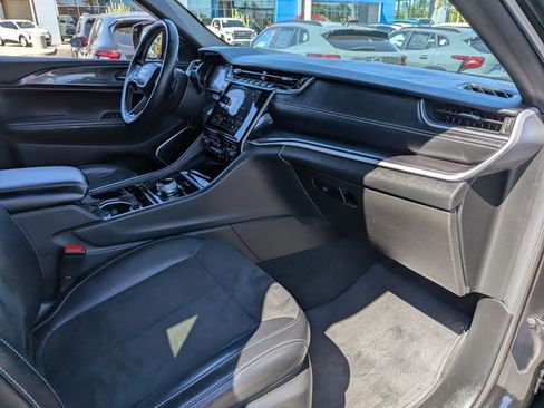 Used 2021 Jeep Grand Cherokee L Altitude image 28