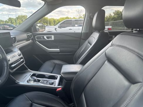 Used 2023 Ford Explorer XLT w/ Equipment Group 202A AWD/4WD image 30
