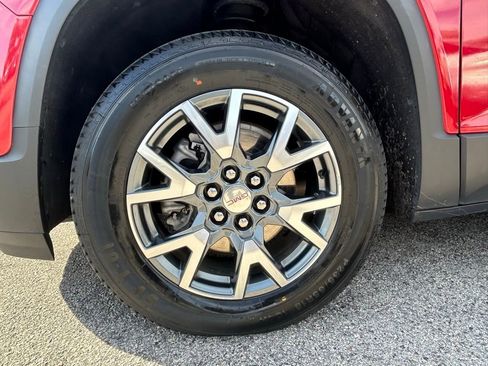 Used 2023 GMC Acadia SLT image 10