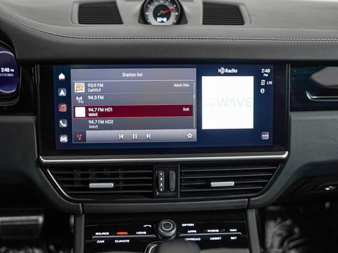 Certified 2023 Porsche Cayenne Turbo AWD/4WD image 22
