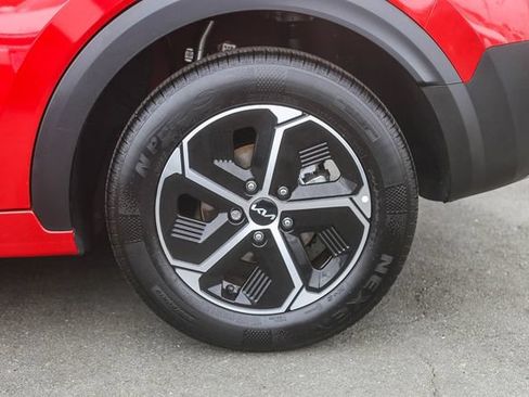 Certified 2025 Kia Niro EX FWD image 12