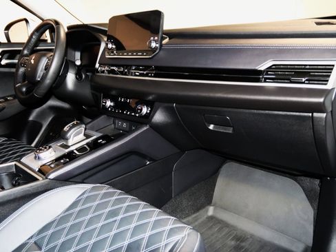 Used 2023 Mitsubishi Outlander SEL image 63