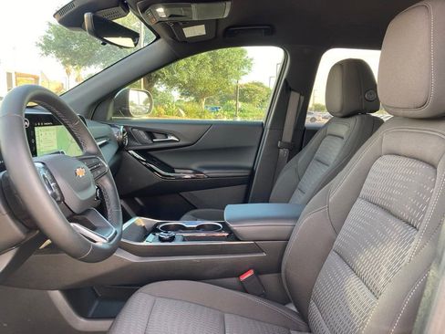 Used 2026 Chevrolet Equinox LT w/ Safety and Technology Package FWD image 8