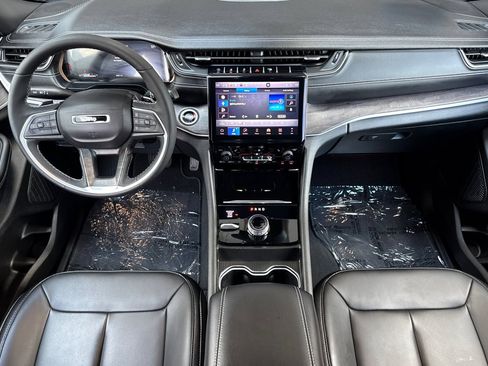 Used 2025 Jeep Grand Cherokee L Limited AWD/4WD image 14