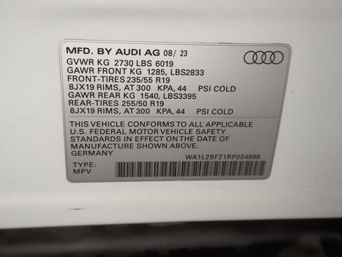 Used 2024 Audi Q4 e-tron Premium Plus image 27