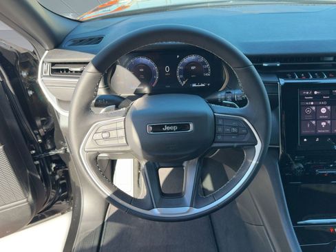 New 2025 Jeep Grand Cherokee Altitude image 15