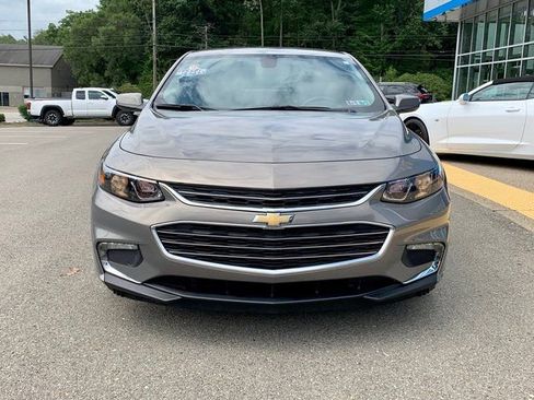 Used 2017 Chevrolet Malibu LT image 3
