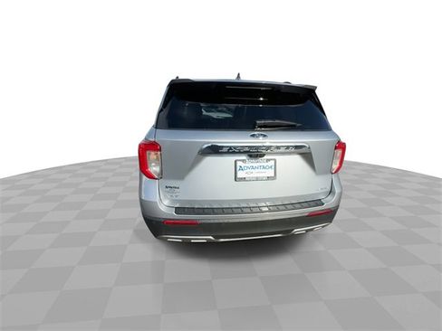 Used 2023 Ford Explorer XLT w/ Equipment Group 202A image 7