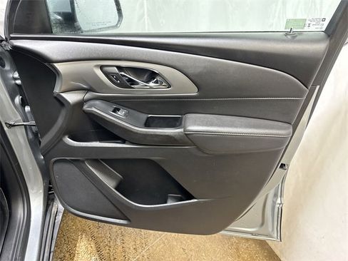 Used 2023 Chevrolet Traverse LT image 28