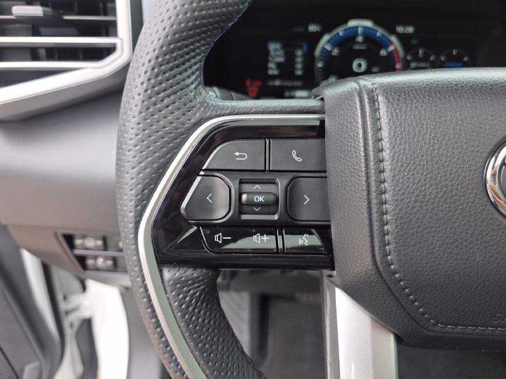 Certified 2025 Toyota Sequoia Platinum AWD/4WD image 32