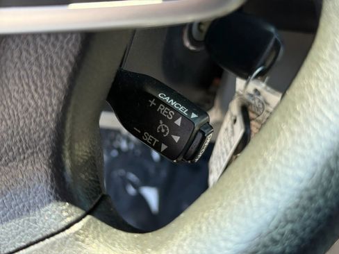 Used 2012 Toyota Camry LE FWD image 33