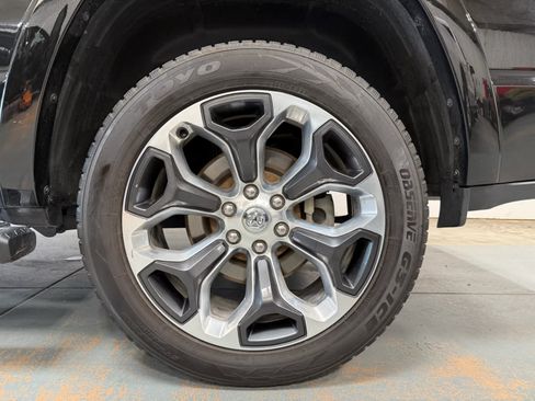 Used 2022 RAM 1500 Limited w/ Body-Colour Bumper Group AWD/4WD image 9
