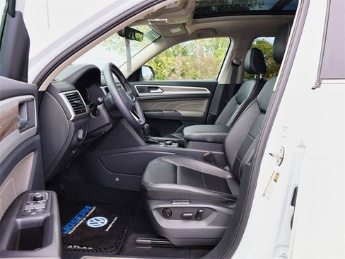 Certified 2022 Volkswagen Atlas SEL image 11