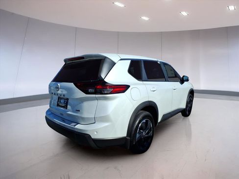 Used 2026 Nissan Rogue SV w/ Cold Weather Package image 4