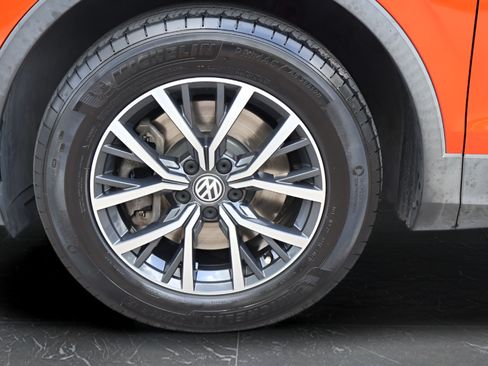 Used 2019 Volkswagen Tiguan SE w/ Panoramic Sunroof Package FWD image 29